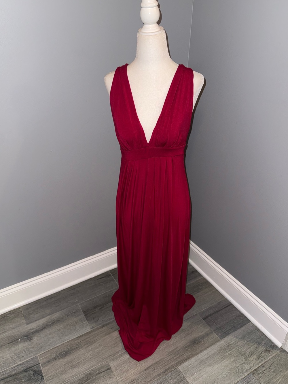 TART Deep V-Neck Sleeveless Maxi Dress in Burgundy size small